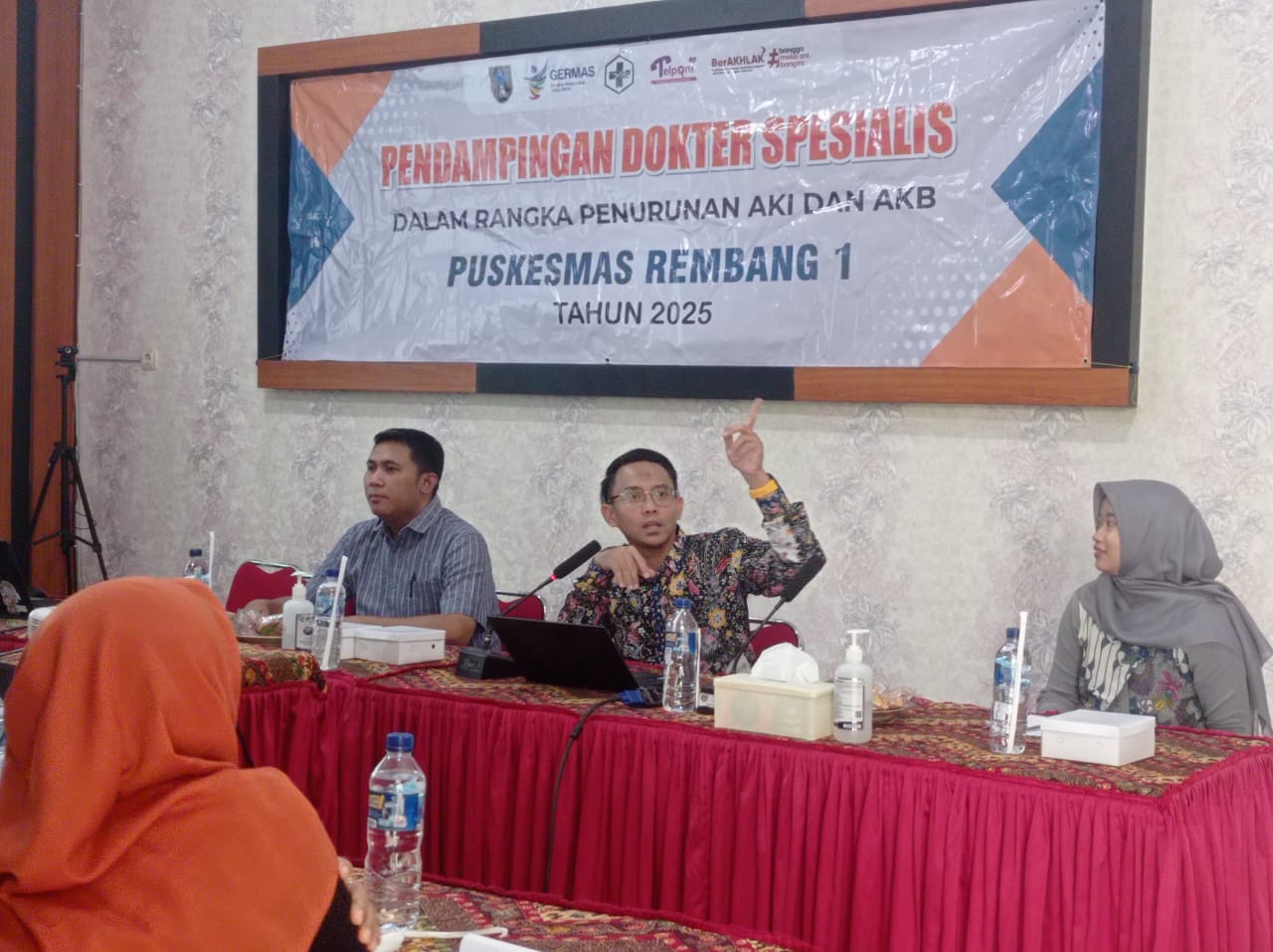 Pendampingan Dokter Spesialis Paru dr.Mulyadi Soebarjo, Sp.P di Puskesmas Rembang 1