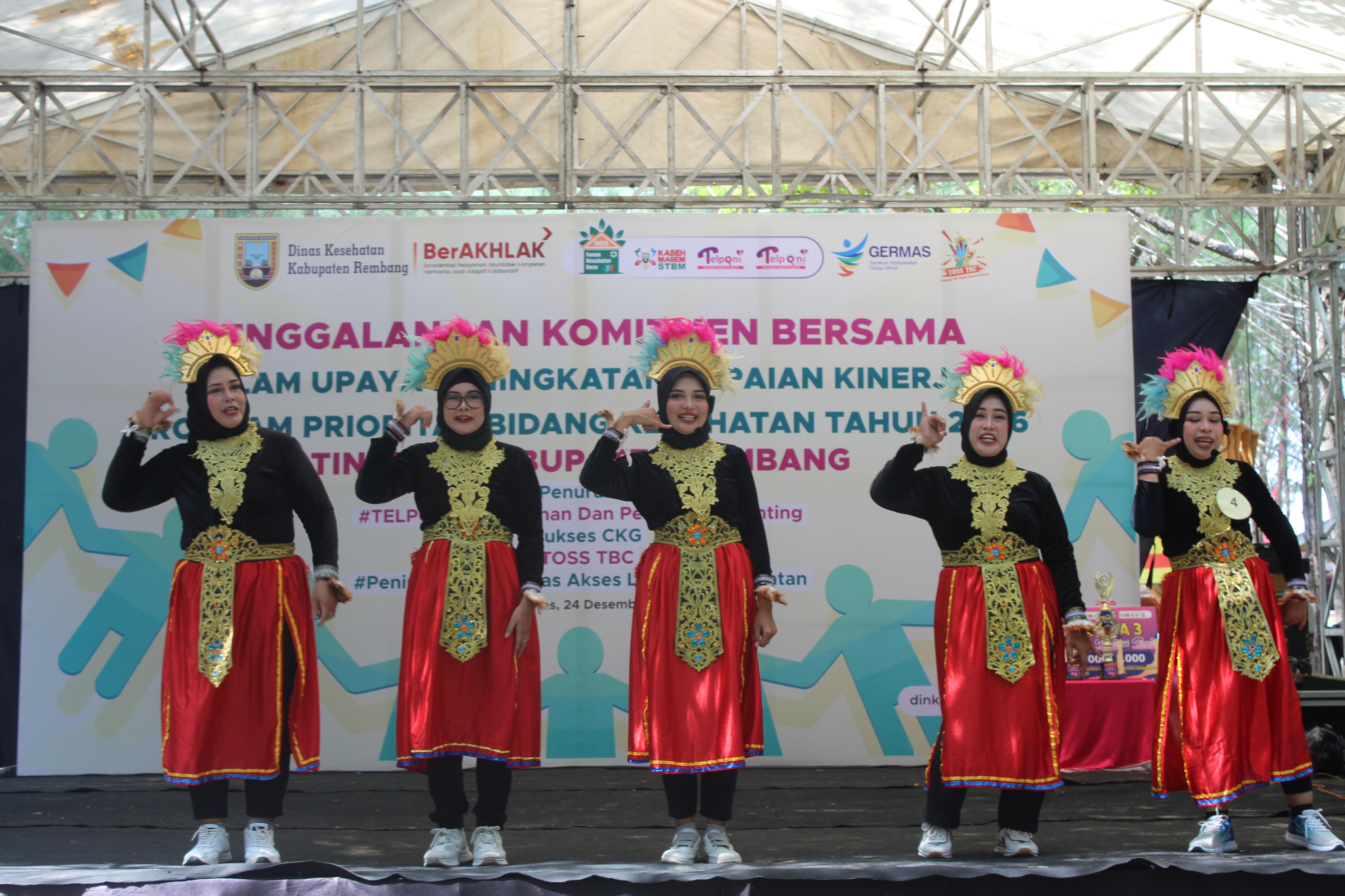 Penutup Akhir Tahun yang Manis! Puskesmas Rembang 1 Meraih juara dalam Lomba Senam Kreasi TELPONI